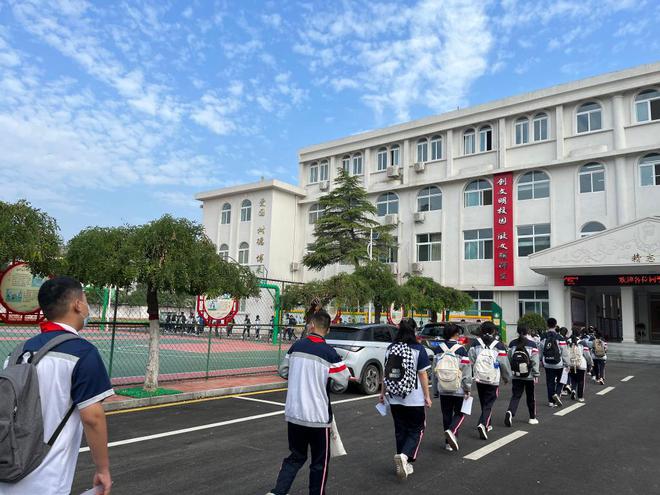 b0Nt054z059zLJ4L.jpg