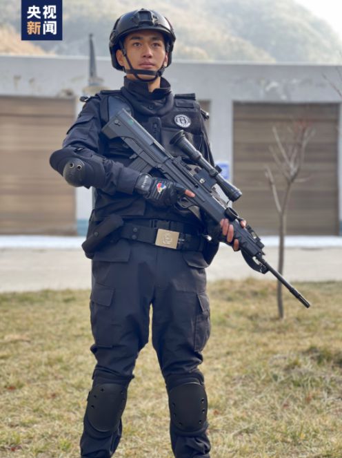 E7tcpDsT2PVhLUcL.jpg