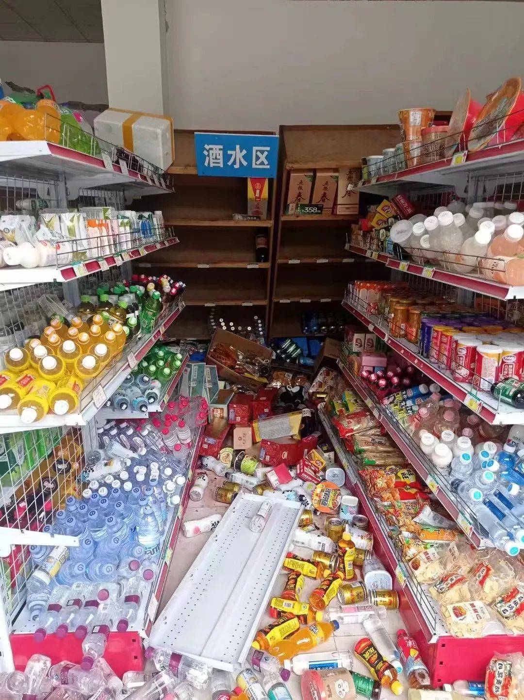 xhH1VVMD4DhIAaDa.jpg