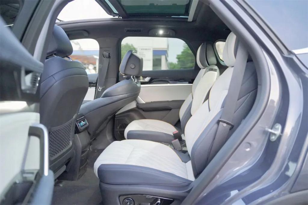 o990e03q51k20lE3.jpg