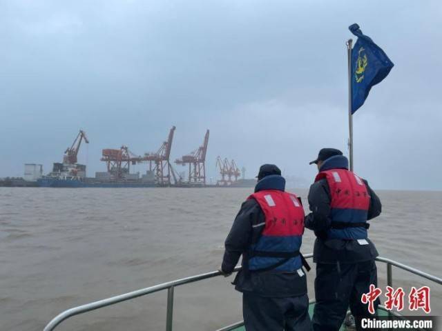 bn454Y5q4NE7gyuK.jpg
