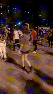 FKqy4ktixW4W2rxL.jpg