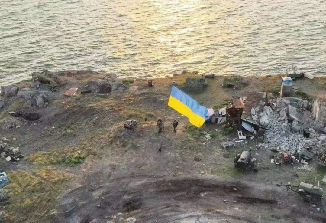 OofuUUOYXOktU9D6.jpg