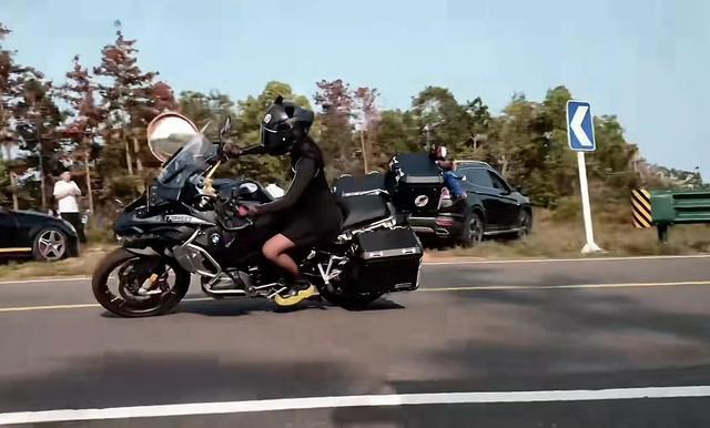 i09yZ732H6E03000.jpg