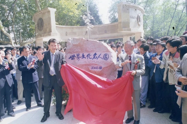 L4244qFOeFfCVloO.jpg