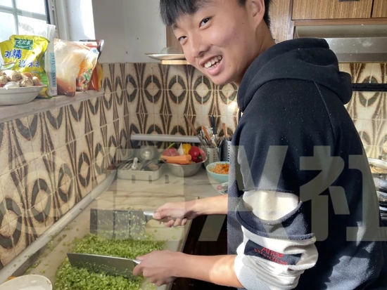 cGvvGt7OaTPImKoO.jpg