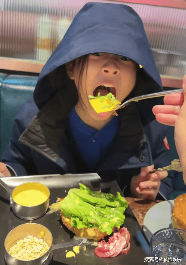 qll0k5kyikAWzGKg.jpg