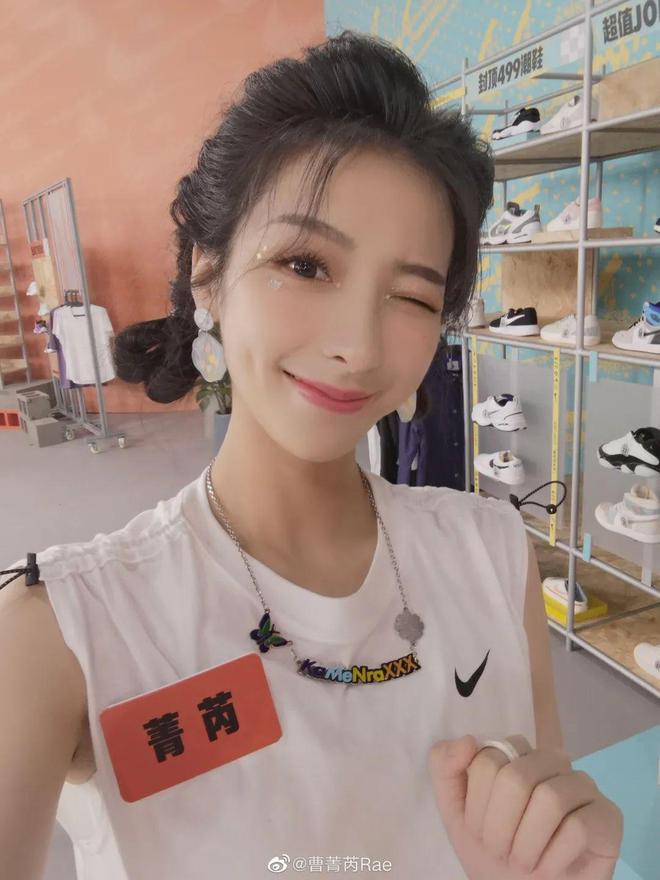 S3u5tk3Mt651FUd5.jpg