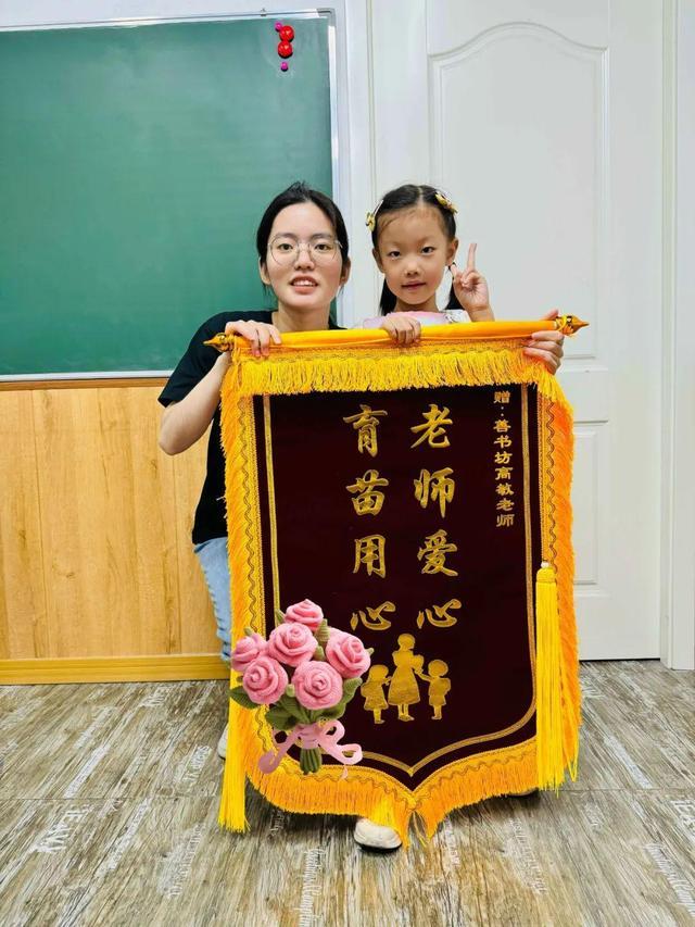 QcEOI33E6f6oA93W.jpg
