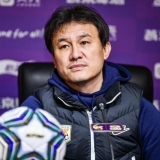 郝伟：费莱尼开始参加一些准备活动训练，具体情况要看队医报告 ...